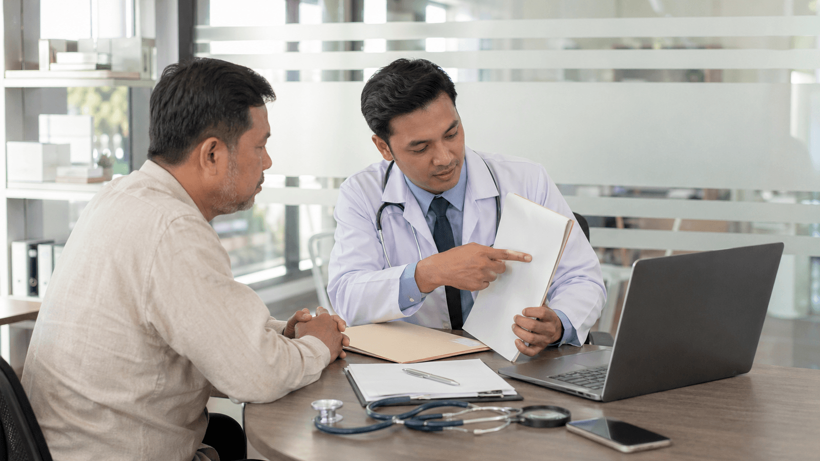 Второе медицинское мнение: что проверить в документах и лицензии клиники до записи